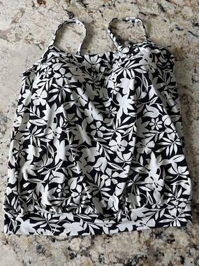 Lands' End Black & White Floral Swim tankini top